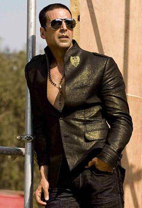 akshay kumar wear shoes brand name