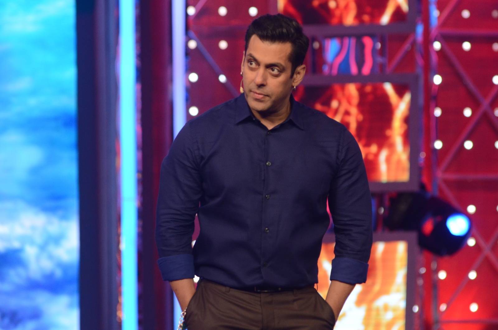 Salman Khan Dodges Question on Aishwarya Rai and Offers a Song Instead! -  Masala