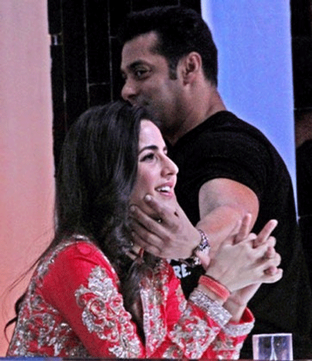 Did Katrina Kaif Send a Late Night SMS to Salman Khan? - Masala