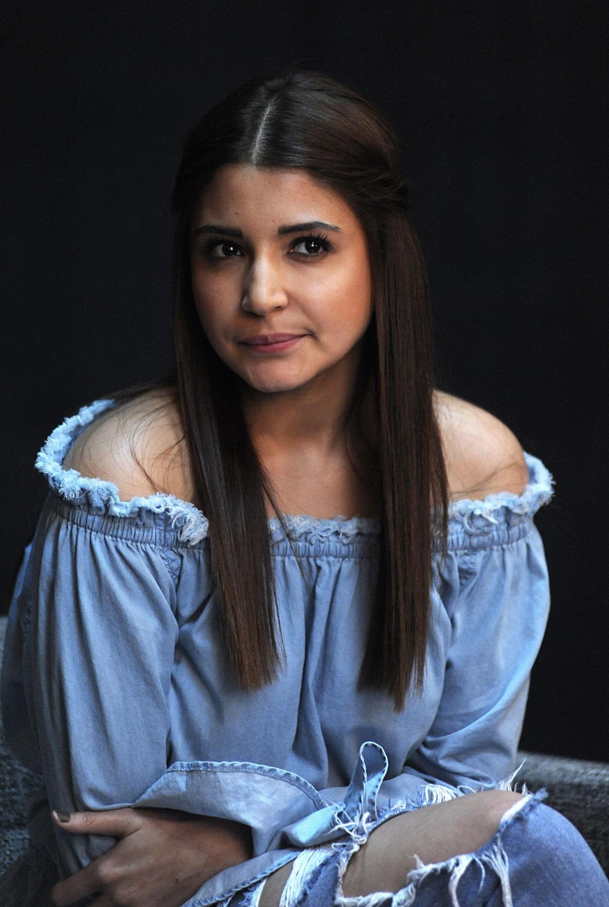 Anushka Sharma Stuns In Ivory & Gold In Latest Bridal Stills From Sultan -  Boldsky.com