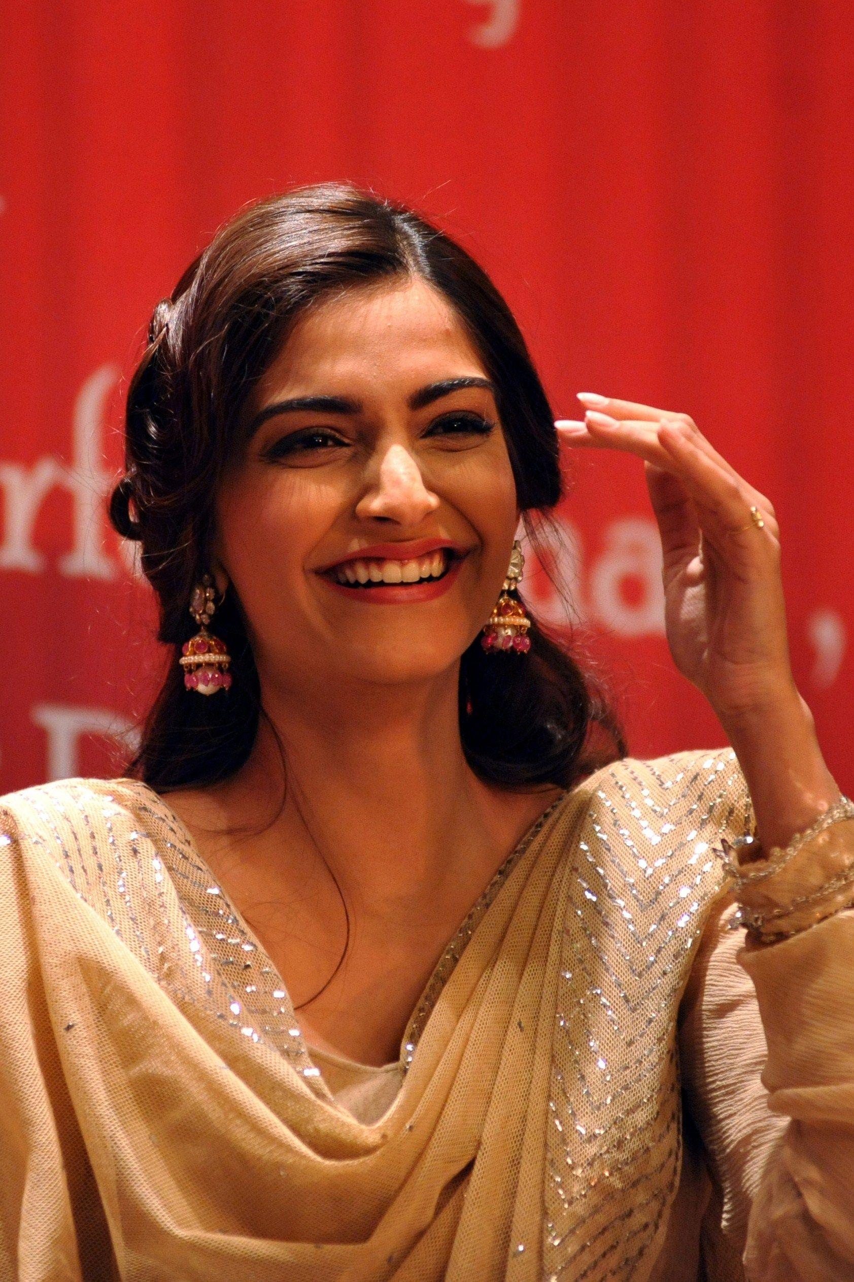 Sonam Kapoor Sexxxxy - As A Woman, I Felt I Was Being Assaulted': Sonam Kapoor on the Infamous  Sunny Leone Interview - Masala