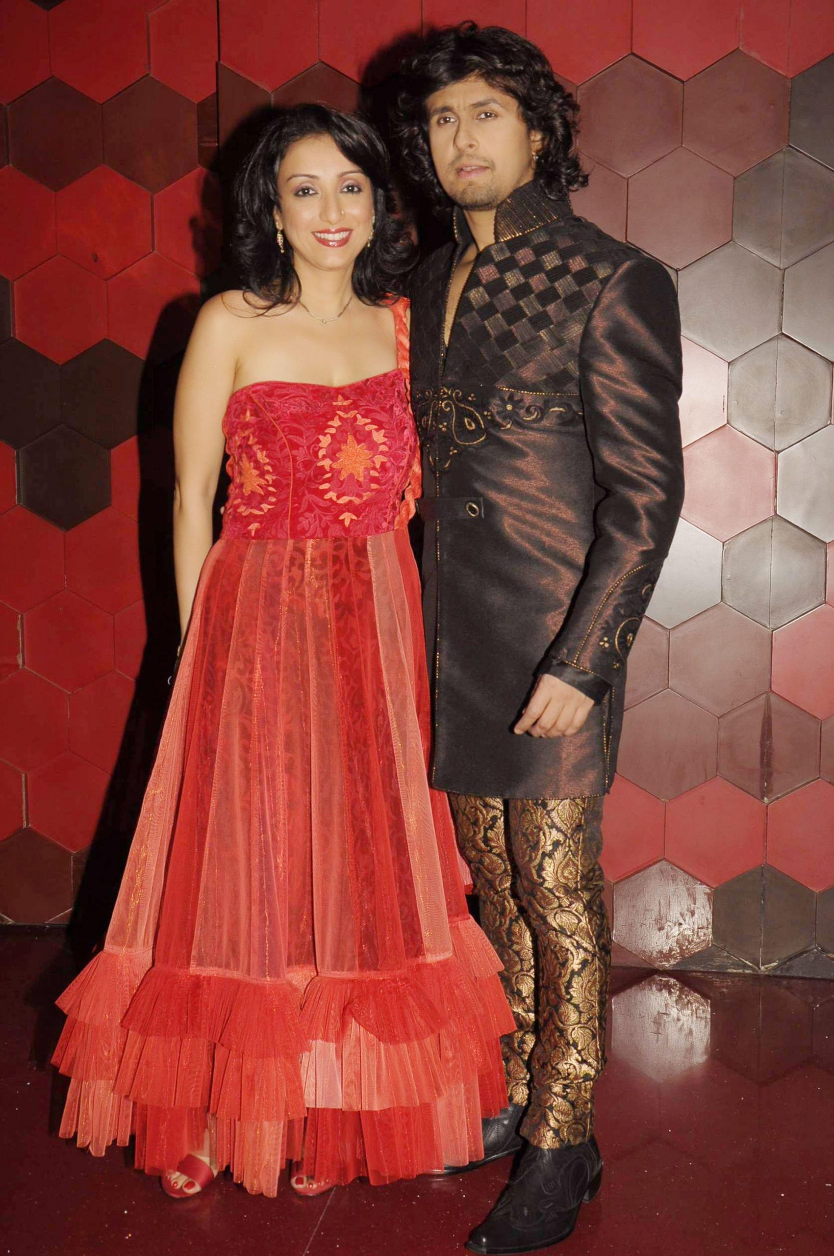 sonu nigam wife pics sonu nigam wife pics