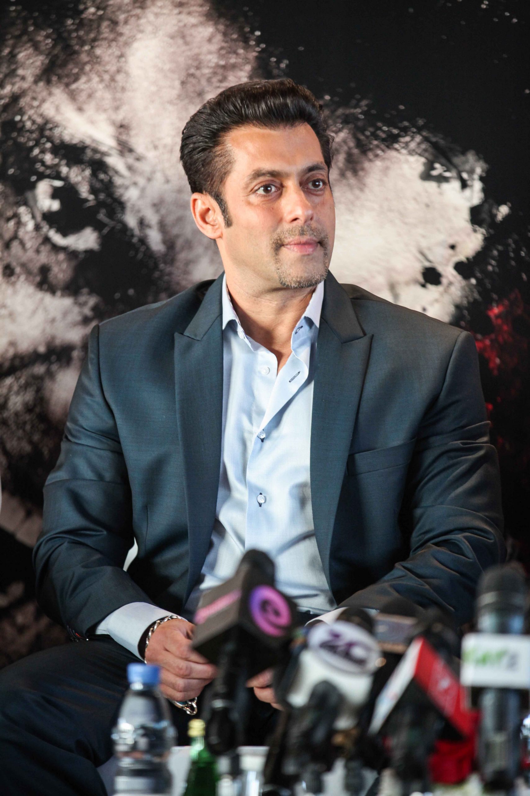 Top Pics Salman Khan in Dubai for Jai Ho Masala