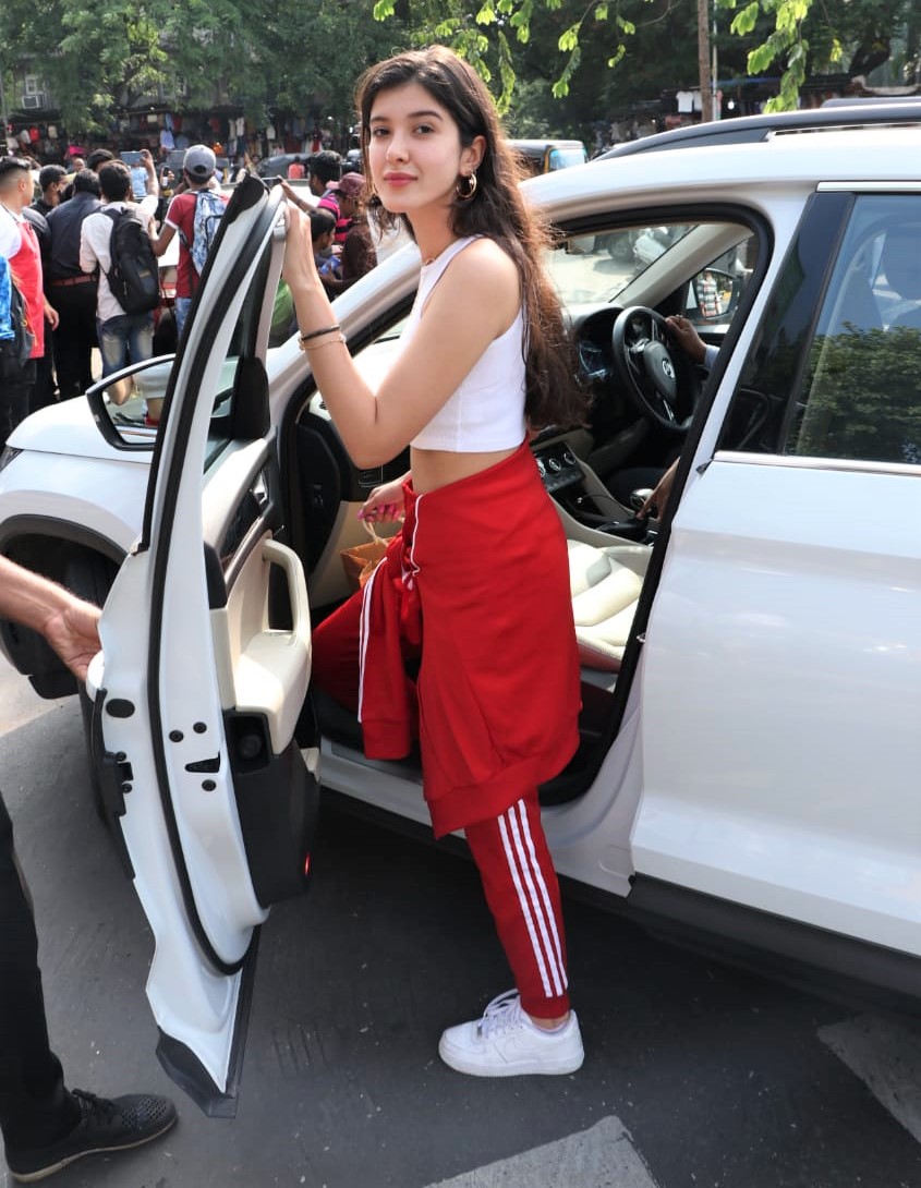 Ananya Panday and Shanaya Kapoor are true blue besties and their Maison Goyard  mini bags agree