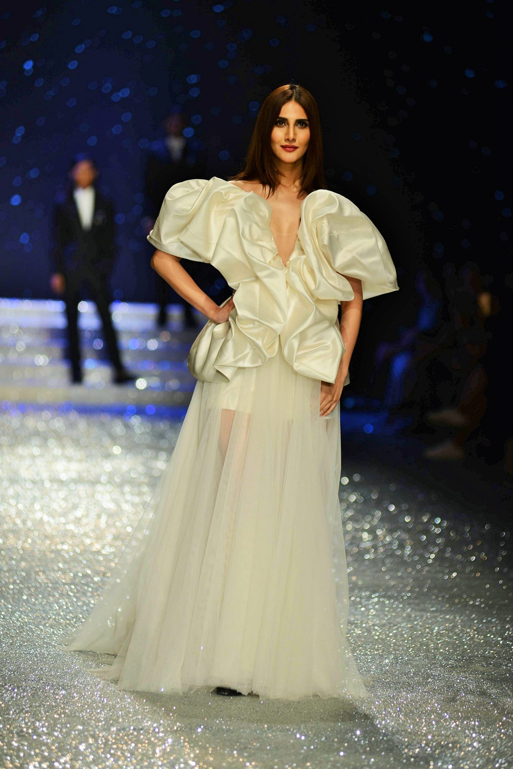 Vaani Kapoor sizzled on the ramp as she walked down dressed in Gauri & Nainika