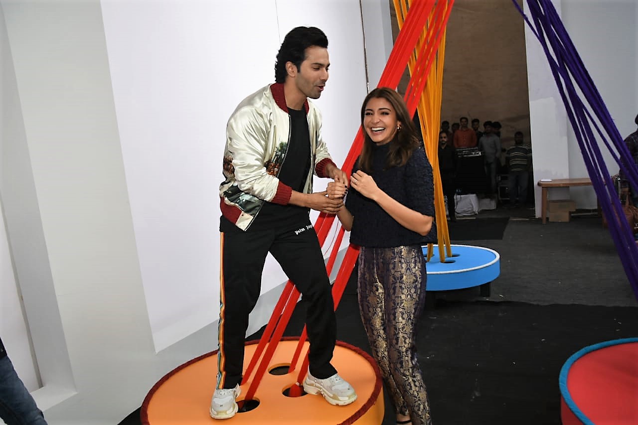Sui Dhaaga - Made in India Trailer Launch: Varun Dhawan and Anushka Sharma Share Funny Moments During the Launch Event - Masala Sui Dhaaga - Made in India Trailer Launch: Varun Dhawan and Anushka Sharma Share Funny Moments During the Launch Event - Masala