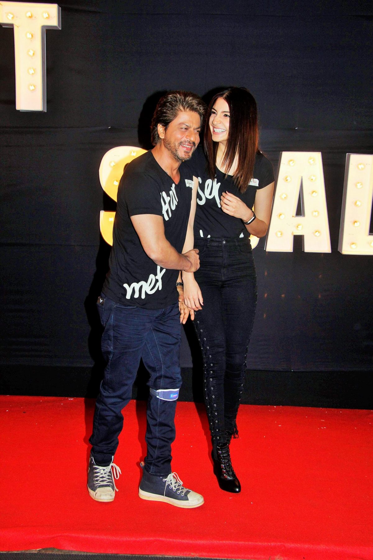 Shah Rukh Khan and Anushka Sharma Release Beech Beech Mein - Masala