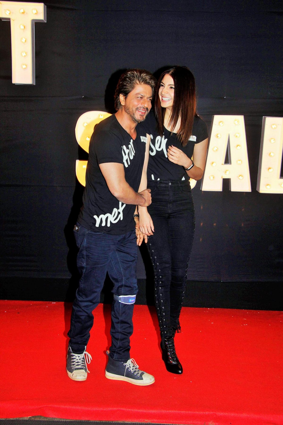 Shah Rukh Khan and Anushka Sharma Release Beech Beech Mein - Masala Shah Rukh Khan and Anushka Sharma Release Beech Beech Mein - Masala