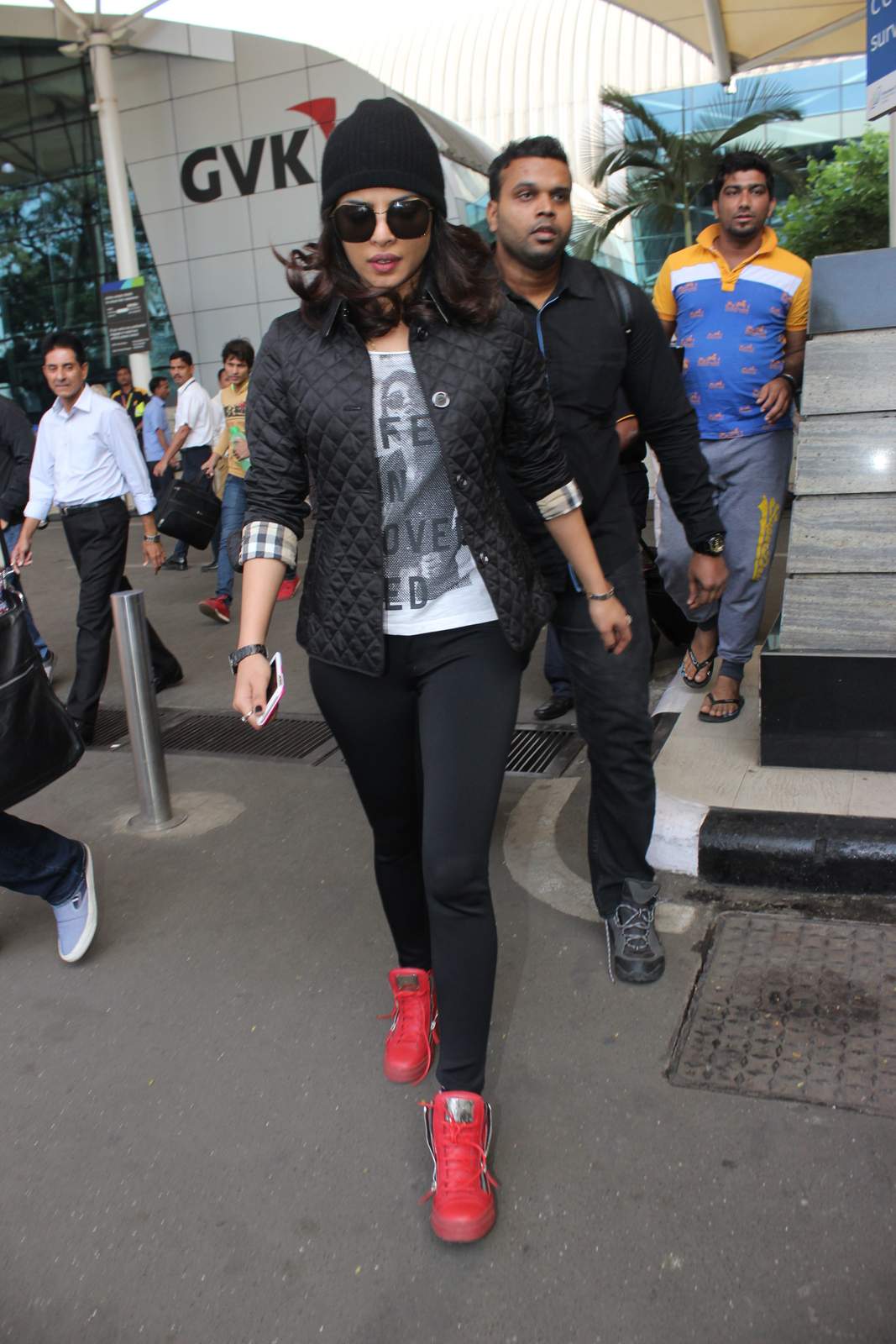 Quantico Star Priyanka Chopra Flaunts Hollywood Style at the Airport
