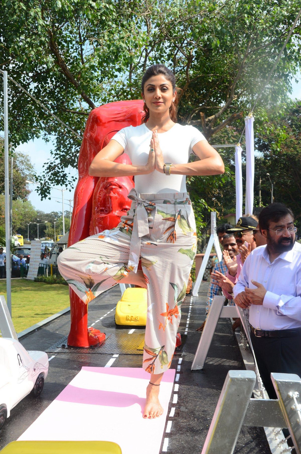 Shilpa Shetty On The Way In Car Xxx Video - Wow! Check out Shilpa Shetty's Yoga Moves - Masala