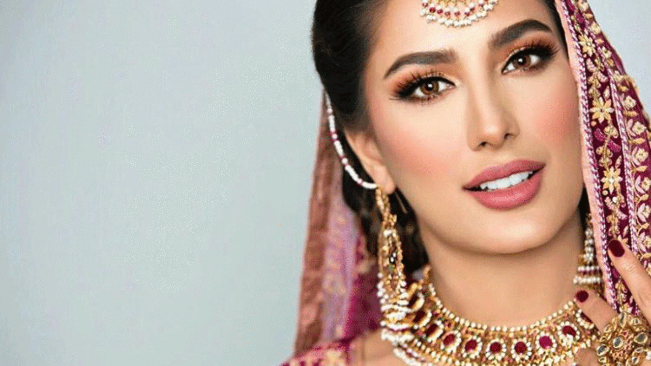Mehwish Hayat Speaks Up About Controversy Surrounding Civilian Honor - Masala