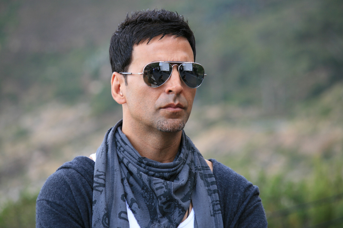 Bald and Proud! Akshay Kumar Shaves His Head to Prepare for Surgery! - Masala Bald and Proud! Akshay Kumar Shaves His Head to Prepare for Surgery! - Masala