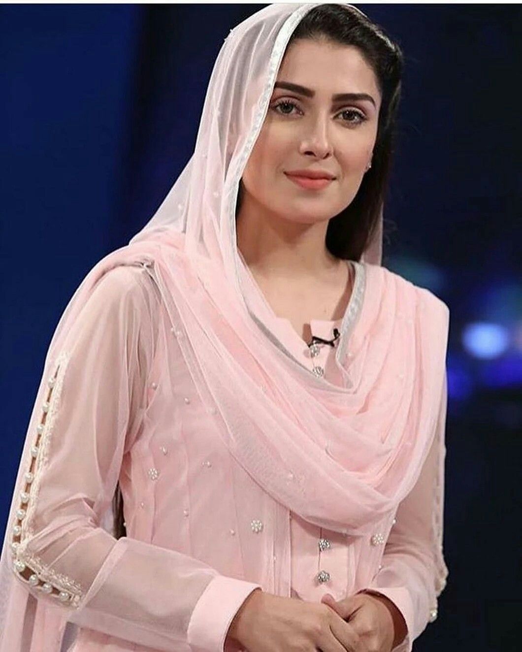 Pakistani Actress Ayeza Khan Reveals: I Received Many Bollywood Offers ...