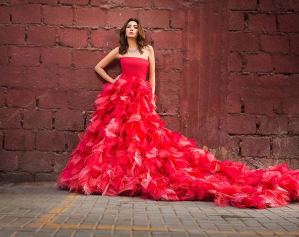 mahira khan gown