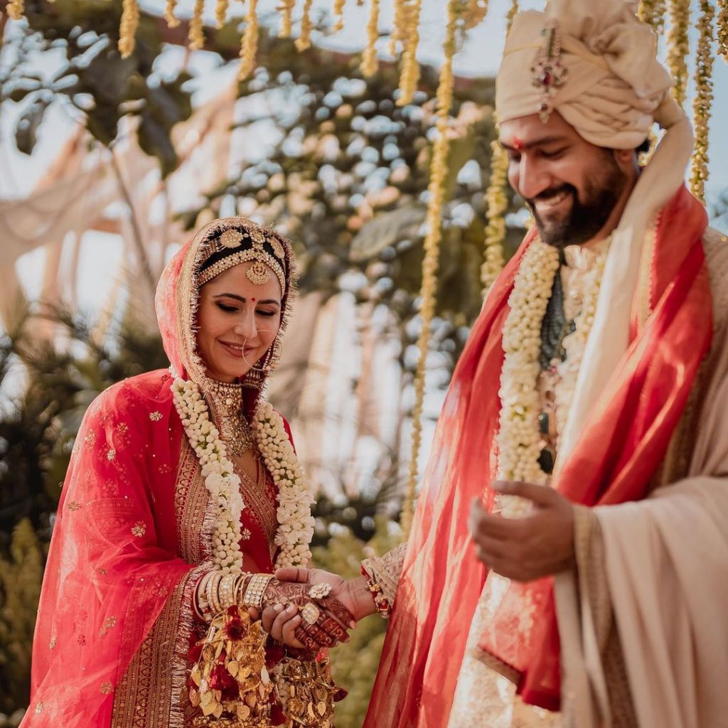 Katrina Kaif, Vicky Kaushal's wedding pictures trigger HILARIOUS Twitter  meme-fest - Masala