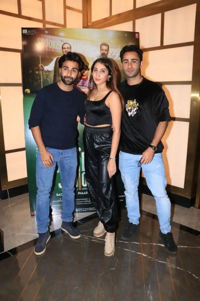 Rajiv Kapoor's last film screening attended by Kapoor family