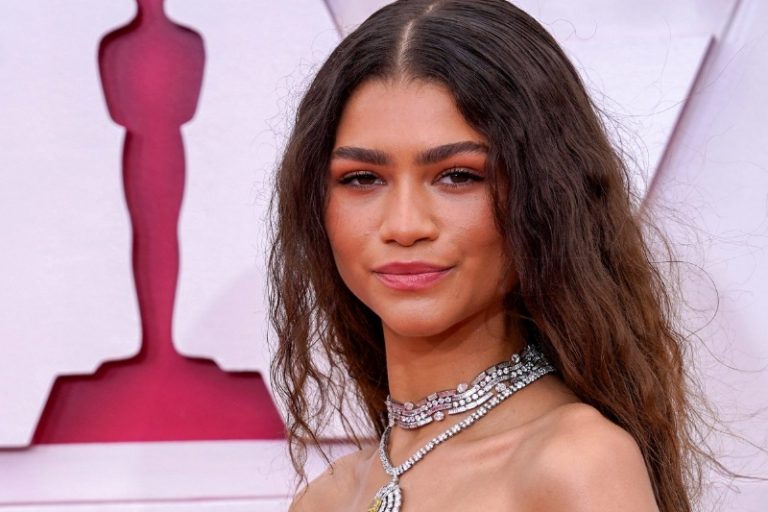 Zendaya look-alike woman getting beaten up in a viral video