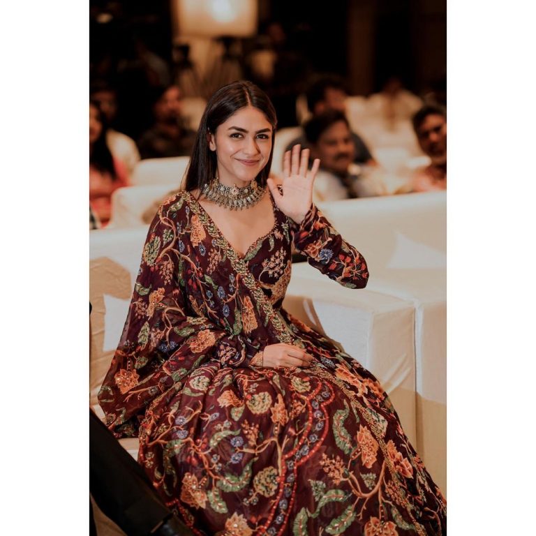 Sita Ramam stars Dulquer Salmaan and Mrunal Thakur grace the film's