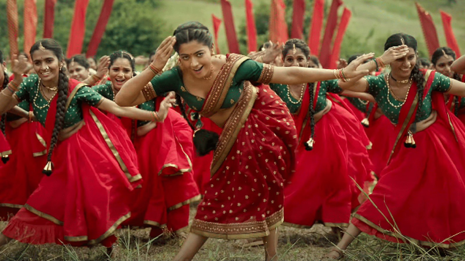 Rashmika Mandanna reacts to Saami Saami Garba choreography