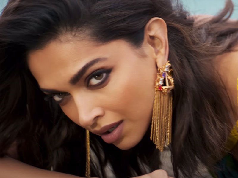 Brezer Deepika Padukone Porn - Besharam Rang irks fans: hate love 1