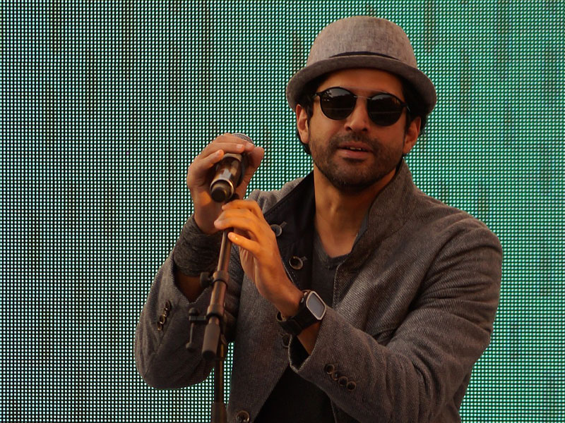 Farhan Akhtar pens note for a renowned footballer love 1