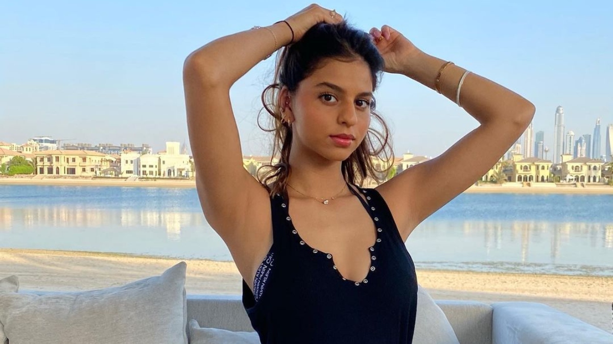 Suhana Khan Graciously Smiles For The Paparazzi As She Gets