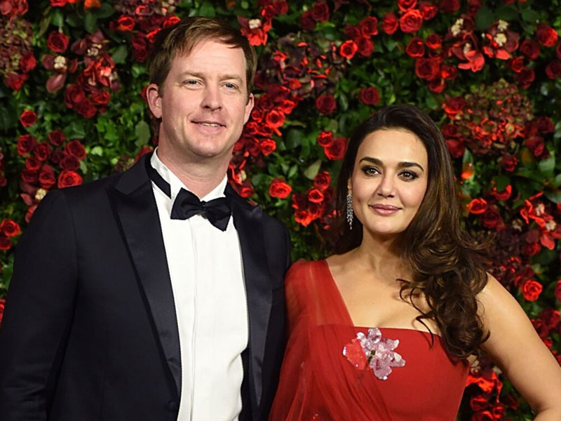 800px x 600px - Preity Zinta pens love note for husband on 7th anniversary