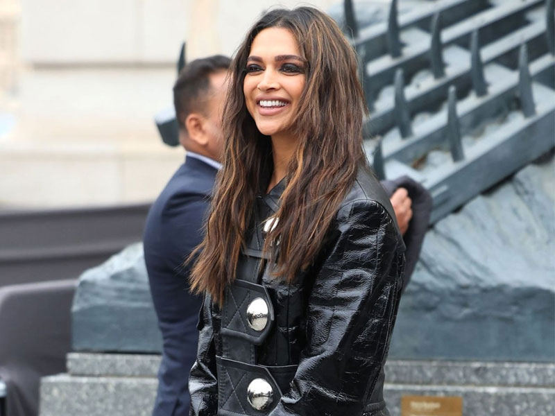 Deepika stuns in a sultry look at Paris Fashion Week 1 love
