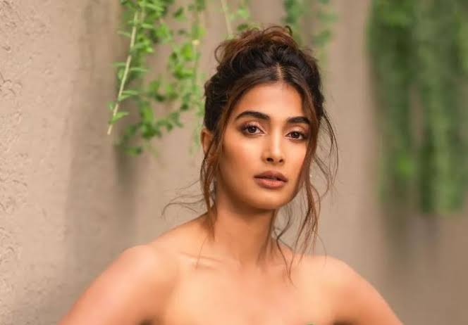 664px x 462px - Pooja Hegde has savage reply on receiving car from producer