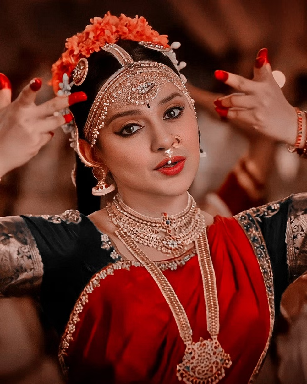 Kangana Ranaut surprises fans with Chandramukhi 2 release date and