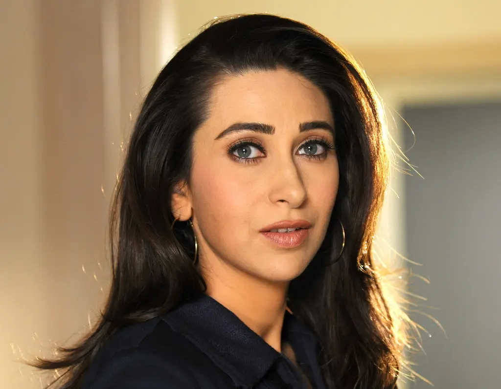 Karisma Kapoor's vacation pictures show that you can still be fabulous