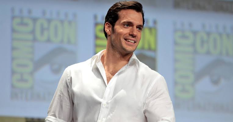 Henry Cavill de Calça Branca com a Namorada Sem Sal Sem Graça dele…. –  Bananas is My Business bananasbusiness.blogspot.com