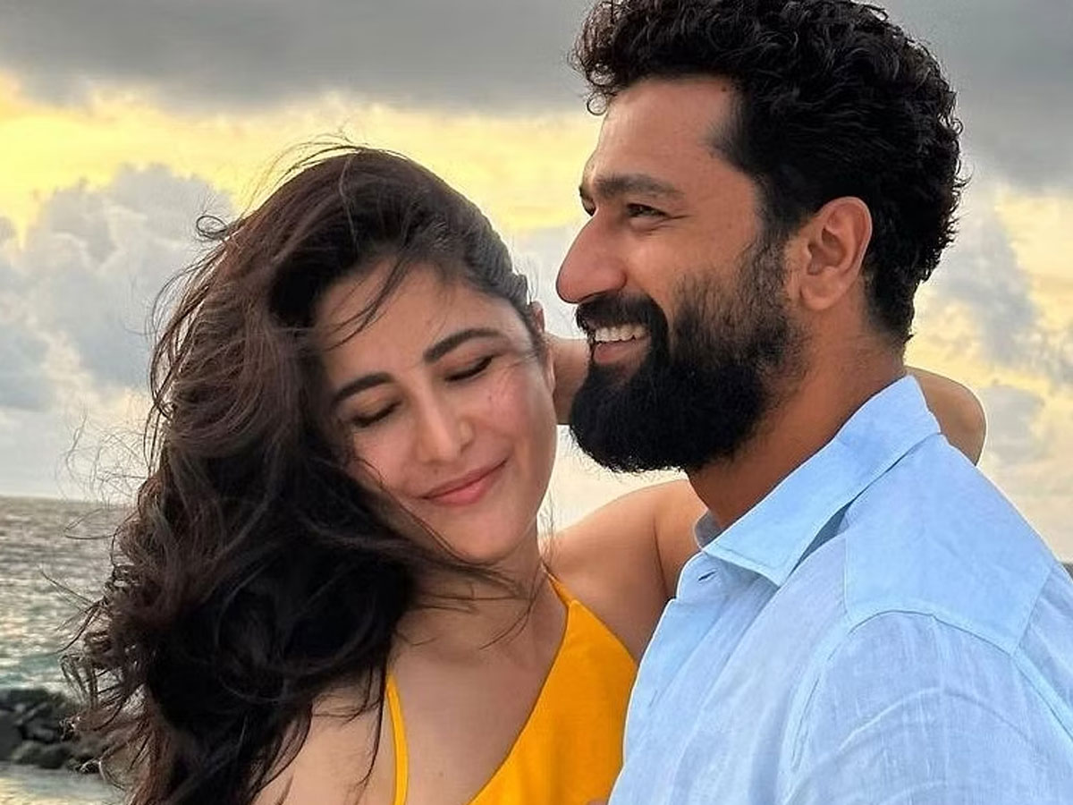 Katrina Kaif kisses Vicky Kaushal as they host guests - Watch