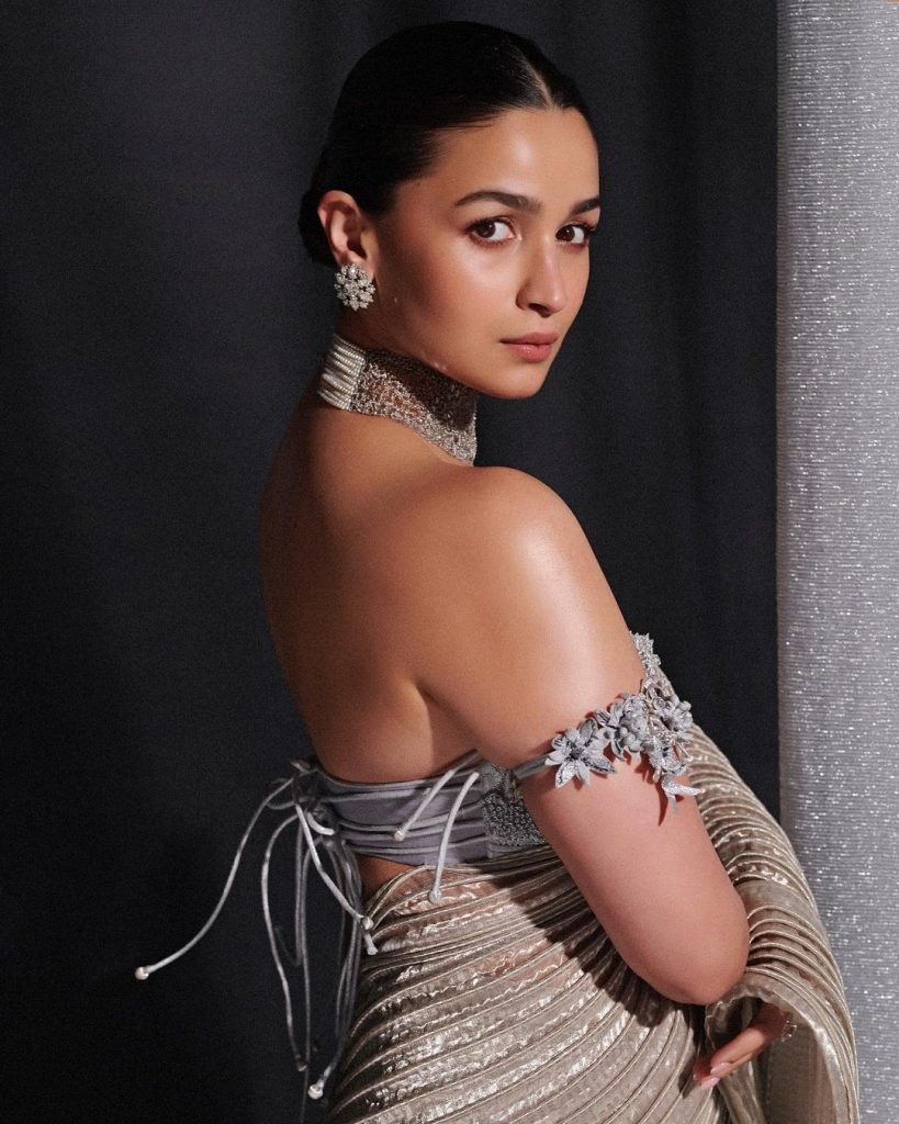 Glowy body highlighter is the ultimate celebrity-approved beauty trend of 2023 - Here's how you can get the look