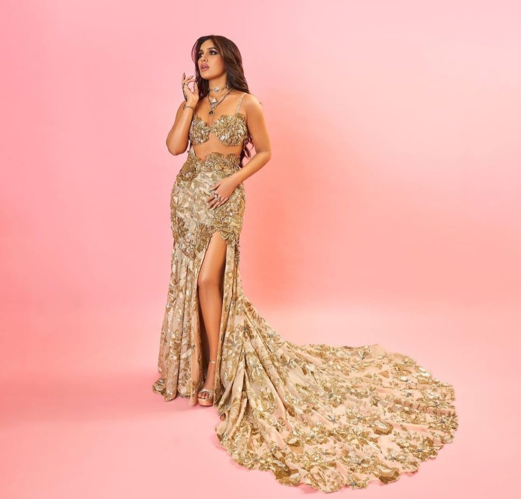 India Couture Week: Bhumi Pednekar channels her inner Greek goddess in Varun Bahl's golden ensemble