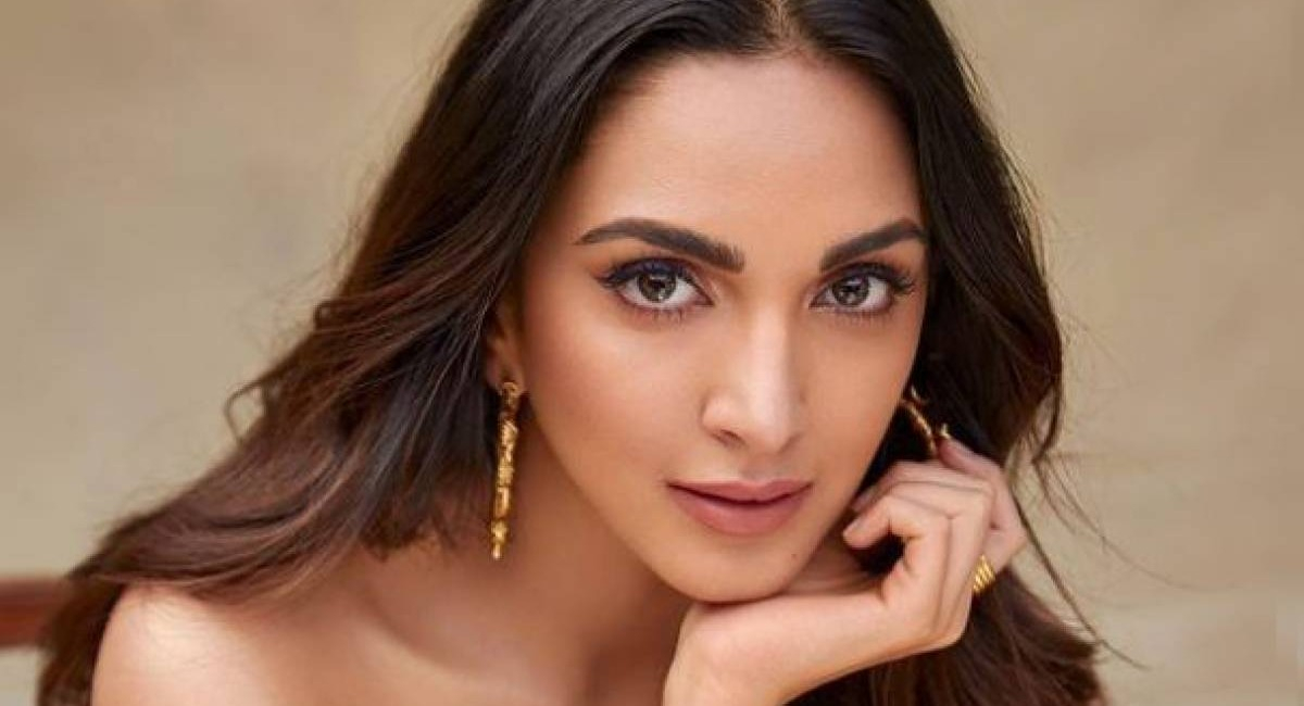 Kiara Advani's 31st birthday is a cozy affair with husband Sidharth Malhotra and close friends - See her MASSIVE birthday cake here