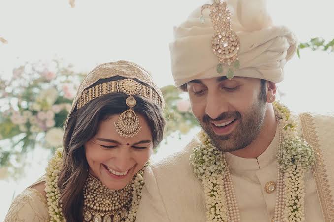 Internet calls Ranbir Kapoor 'giant red flag manchild' after Alia Bhatt revealed why he told her to wipe off her lipstick