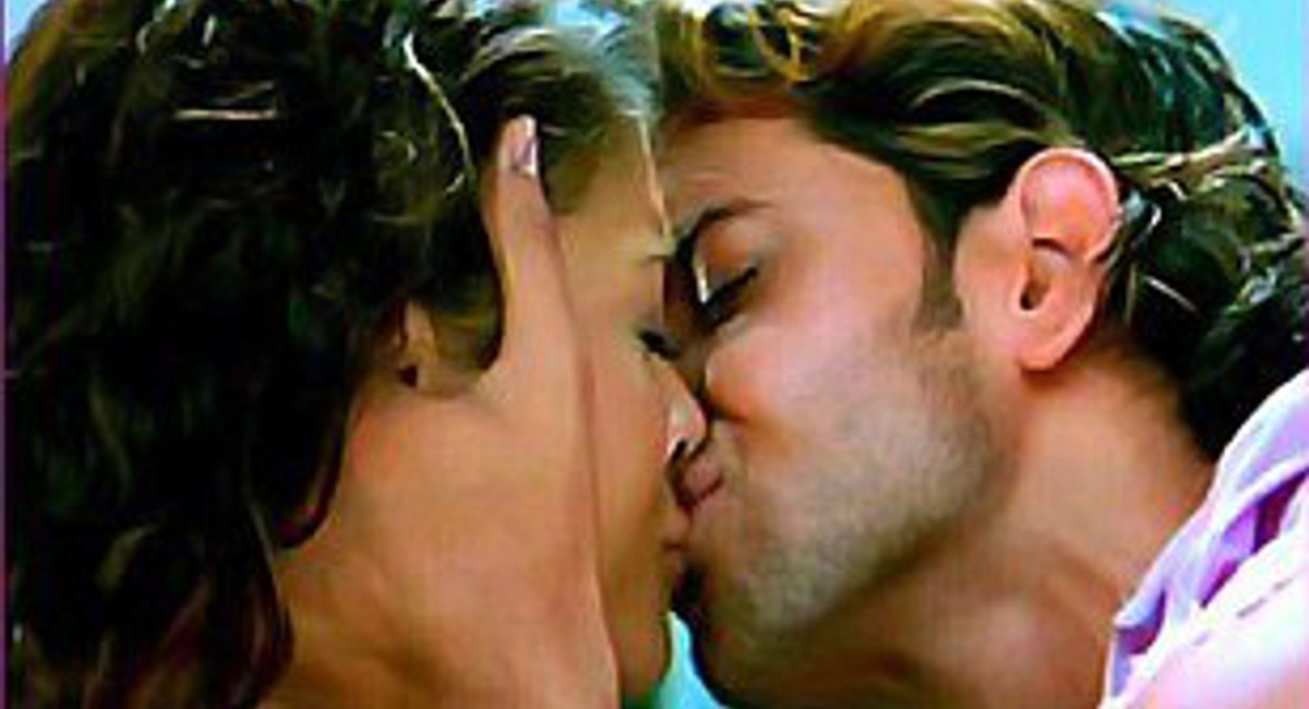 When Aishwarya Rai Bachchan was served legal notices for STEAMY 'Dhoom 2' kiss with Hrithik Roshan