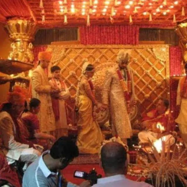 Watch Abhishek and Aishwarya Rai Bachchan's 'Varmala' ceremony in a rarely seen video from their wedding