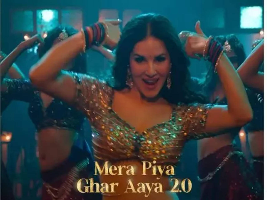 Sunny Leone Nangi Sexy - WATCH: Sunny Leone's sexy rendition of Mera Piya Ghar Aya is the perfect  tribute to Madhuri Dixit - Masala