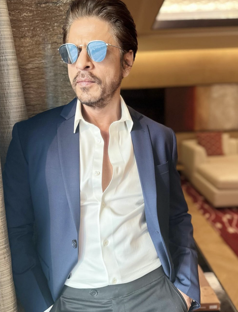 Shah Rukh Khan's new pic proves age is just a number. Fans say most  handsome man - India Today
