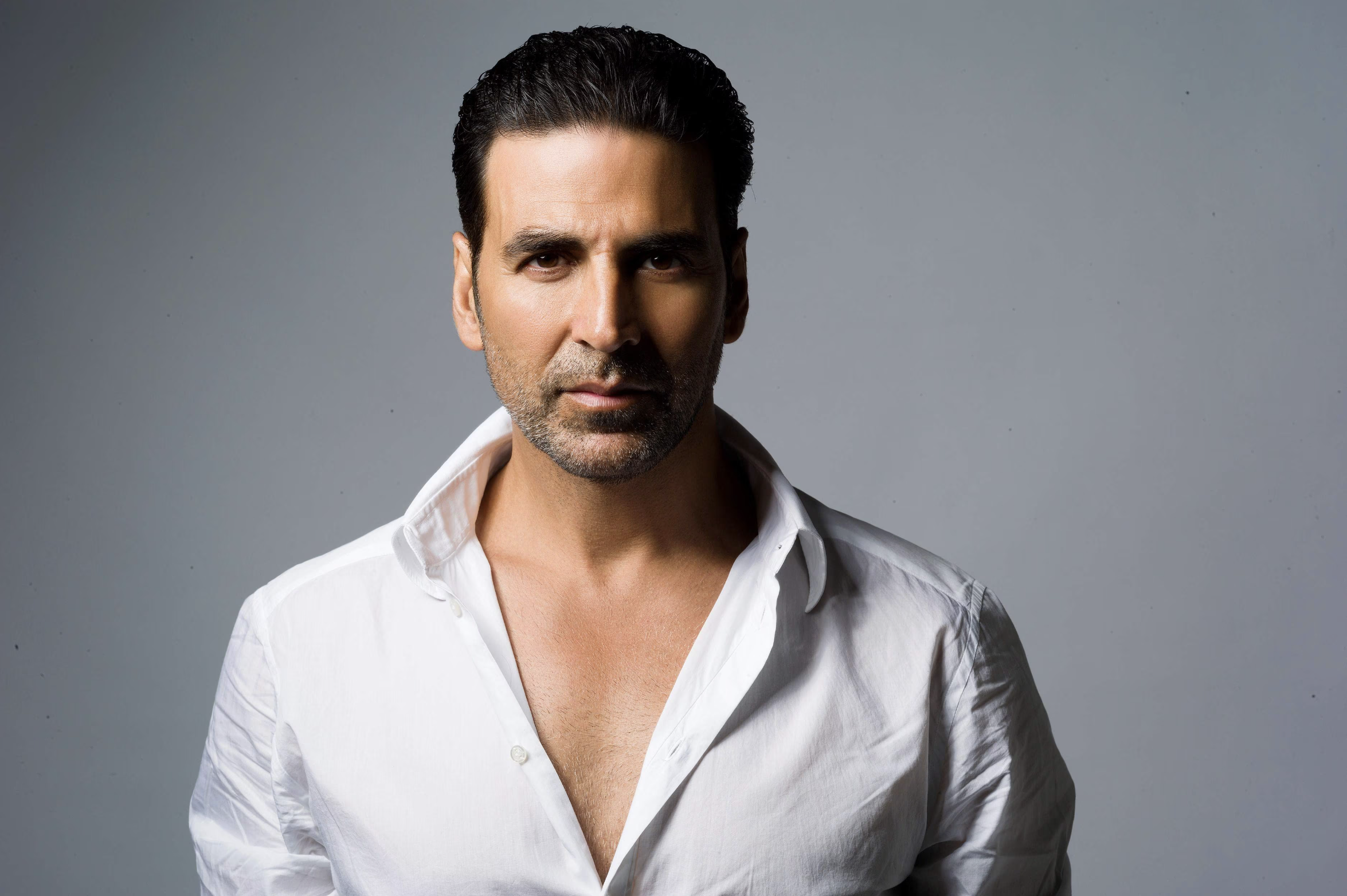 Akshay Kumar recreates iconic 'Phir Hera Pheri' meme, breaks the Internet