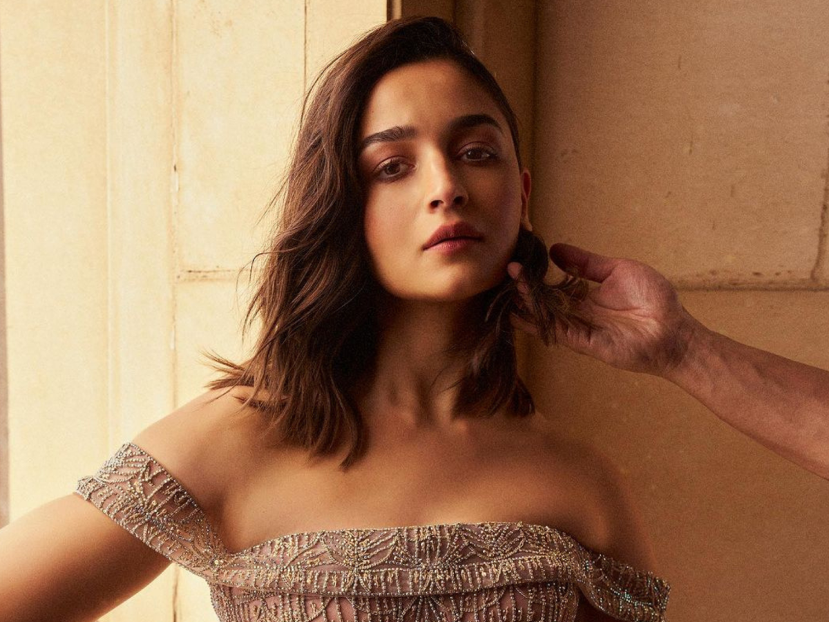 Alia Bhatt sizzles in a dazzling gown in Saudi Arabia: See Pictures HERE