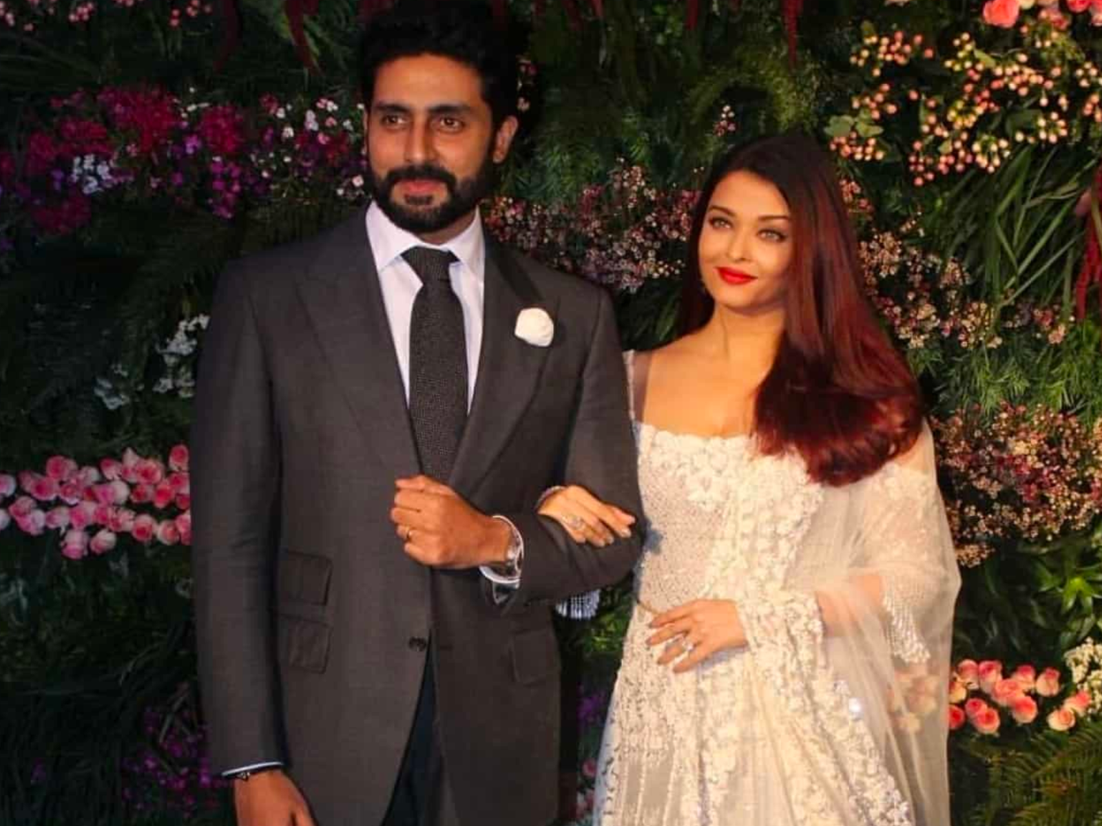 Did Aishwarya Rai Bachchan FINALLY put an end to divorce rumours with Abhishek Bachchan? Find out HERE