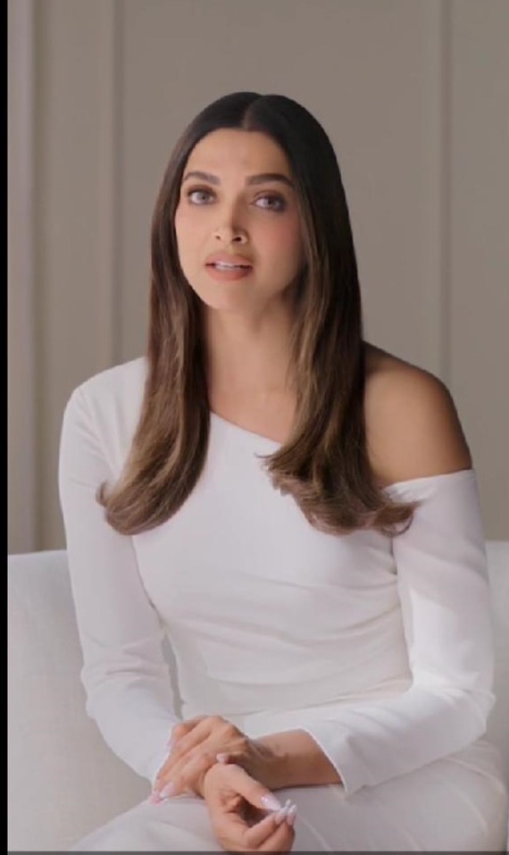 Hair up or hair down Deepika Padukone’s beautiful hair game revealed