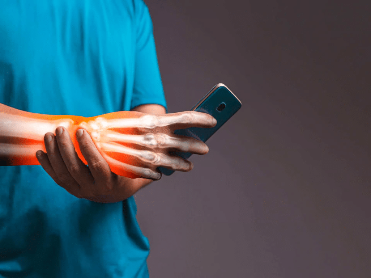 Can using your phone really give you carpal tunnel syndrome? Here’s
