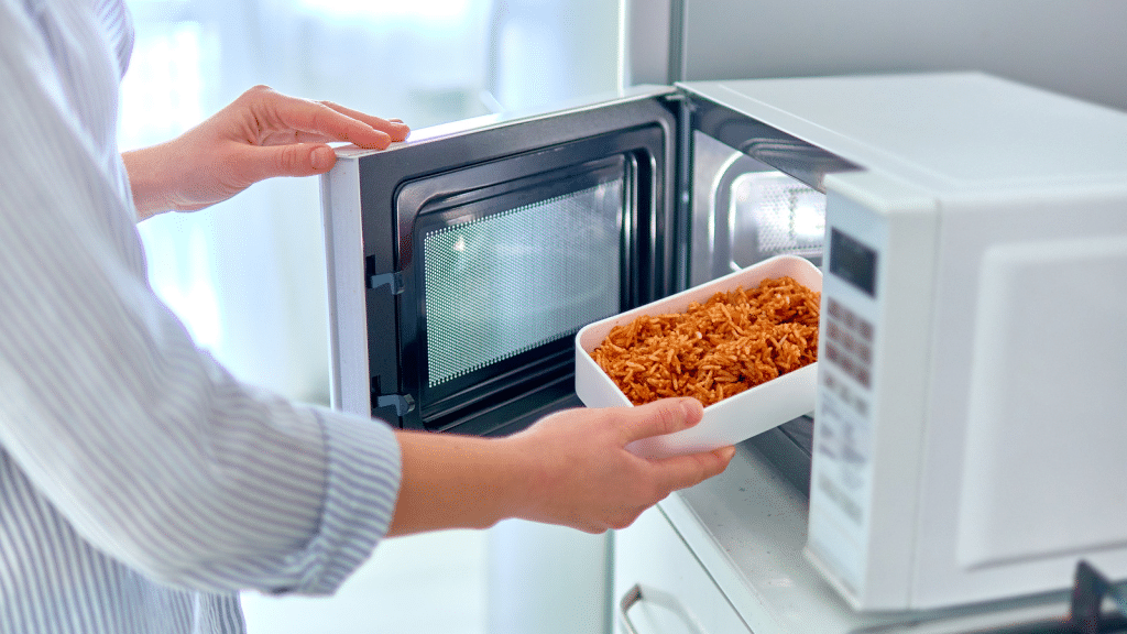 Microwaves vs. Cooking Is microwaving your food killing its nutrients