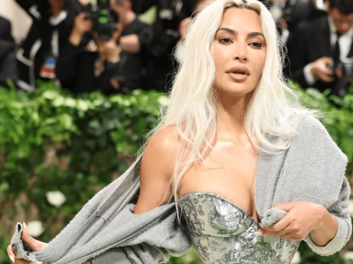 Kim Kardashian gets schooled for wearing ‘an ultra tight corset making her waist disappear’; netizens slam “Why isn’t there a mass unfollowing of this family….”