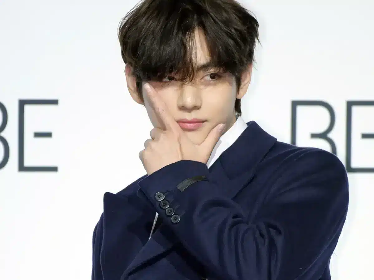 BTS V (@taehyung.btsv30) added a photo to their Instagram