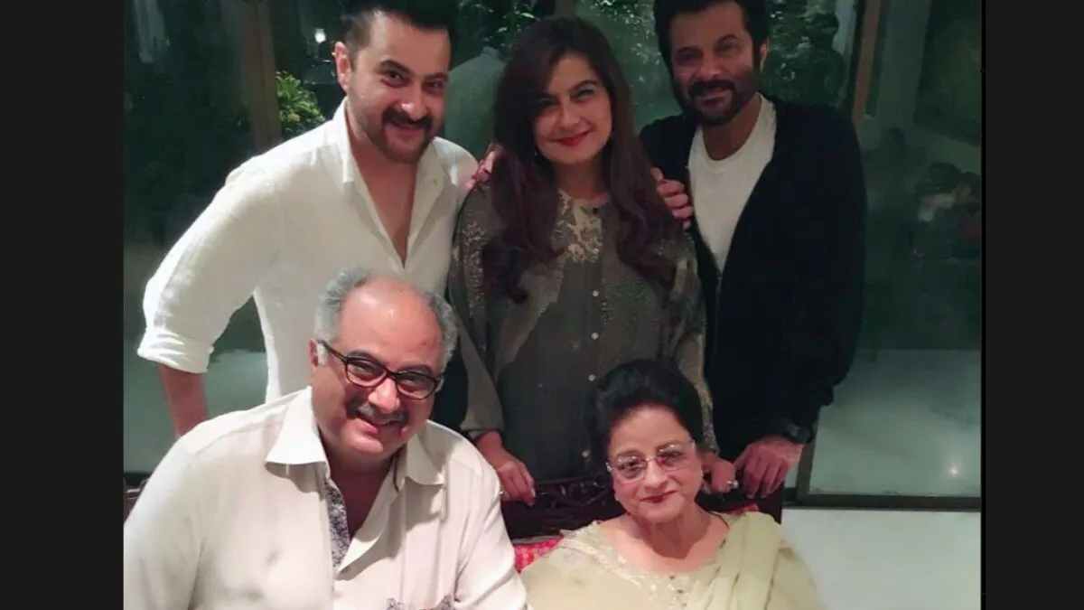 Anil Kapoor with mother Nirmal Kapoor